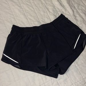 Lululemon hotty 2.5 shorts Low Rise